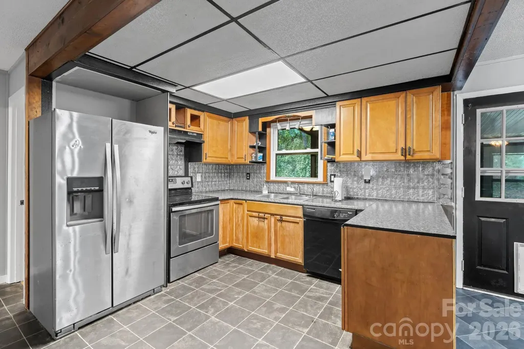 177 E Poplar Drive Hendersonville NC 28792