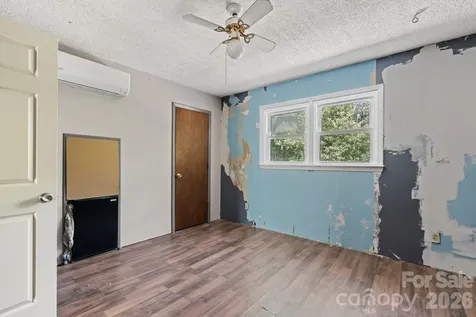 177 E Poplar Drive Hendersonville NC 28792