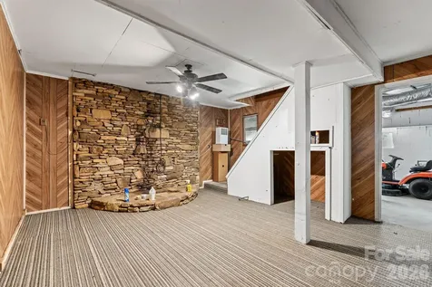 177 E Poplar Drive Hendersonville NC 28792