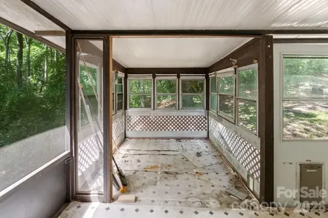 177 E Poplar Drive Hendersonville NC 28792