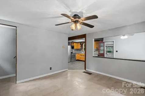 177 E Poplar Drive Hendersonville NC 28792
