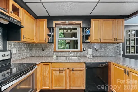 177 E Poplar Drive Hendersonville NC 28792