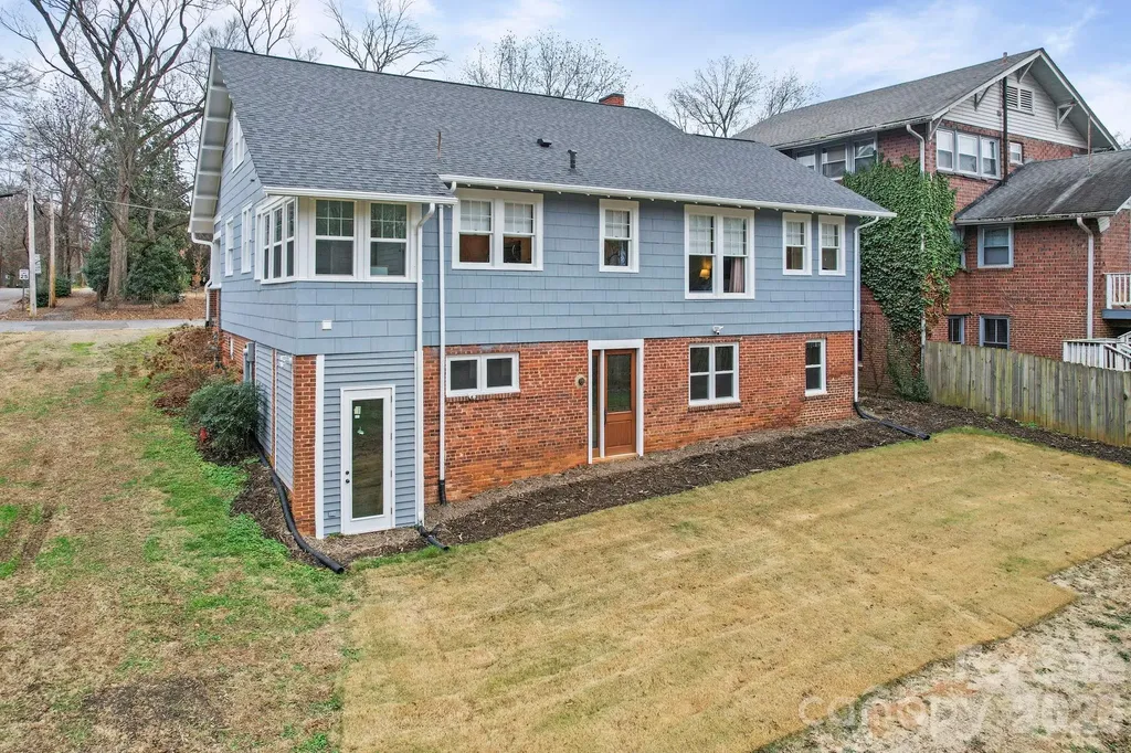 202 S Oak Street Statesville NC 28677