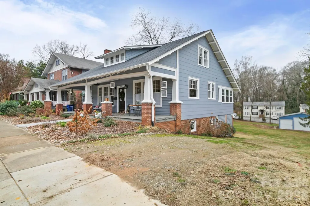 202 S Oak Street Statesville NC 28677