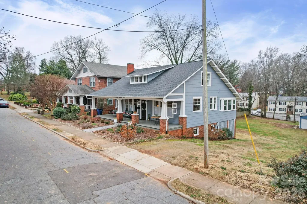 202 S Oak Street Statesville NC 28677