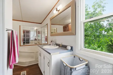 131 Vinewood Circle Asheville NC 28806
