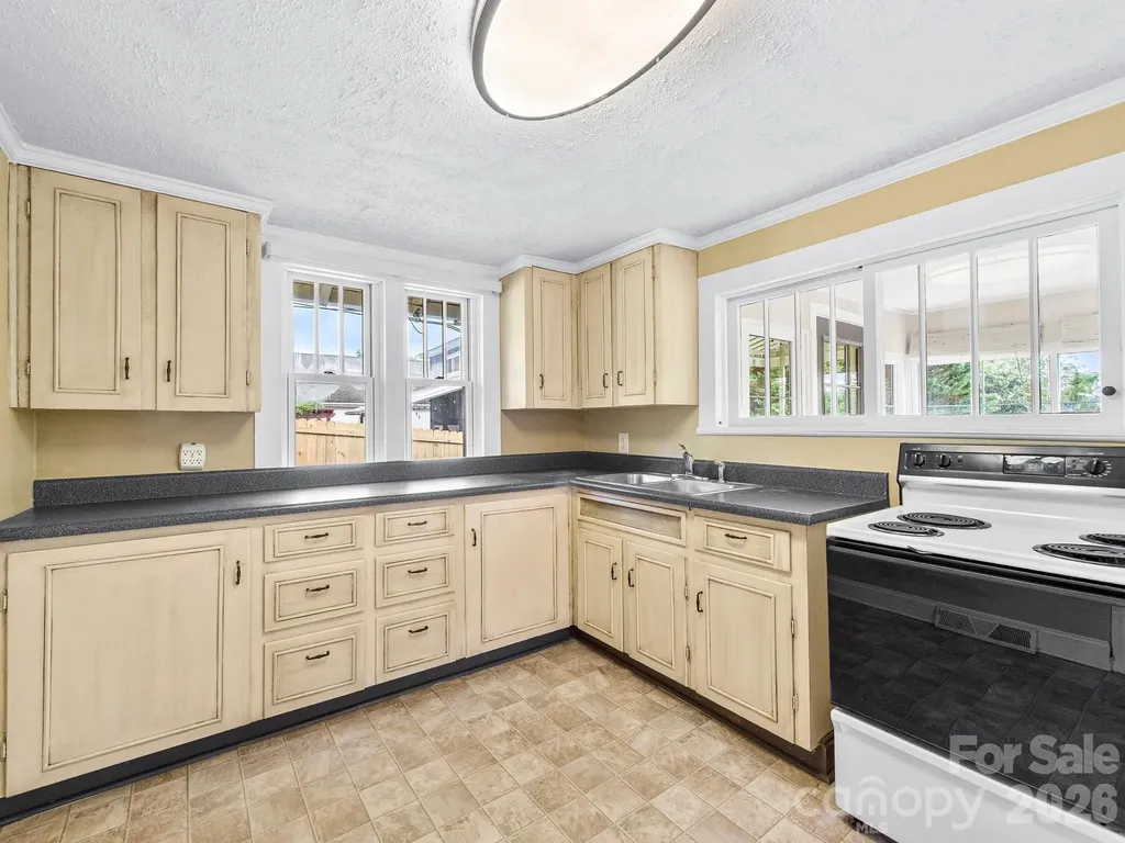 25 Bailey Road Candler NC 28715