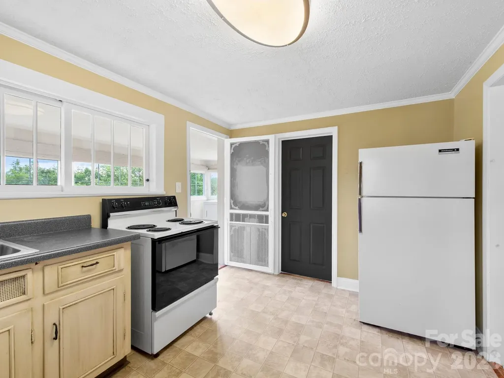 25 Bailey Road Candler NC 28715