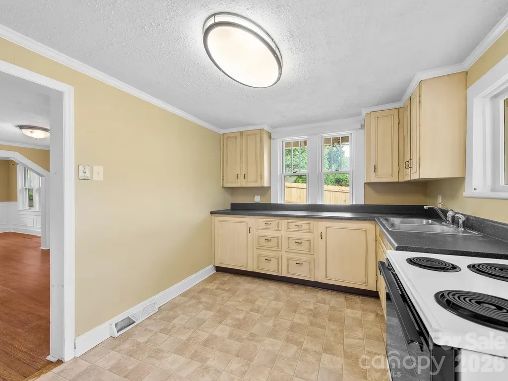 25 Bailey Road Candler NC 28715
