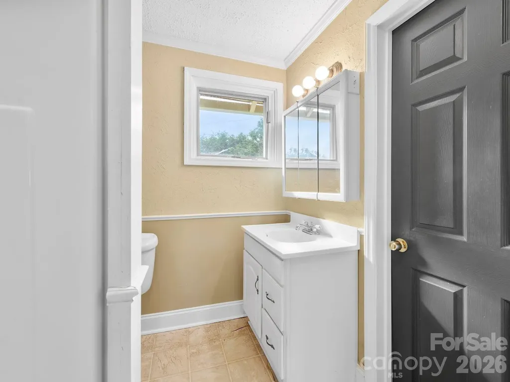 25 Bailey Road Candler NC 28715