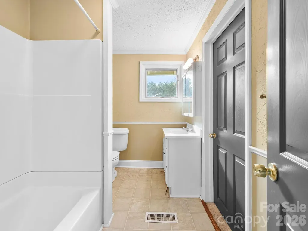 25 Bailey Road Candler NC 28715