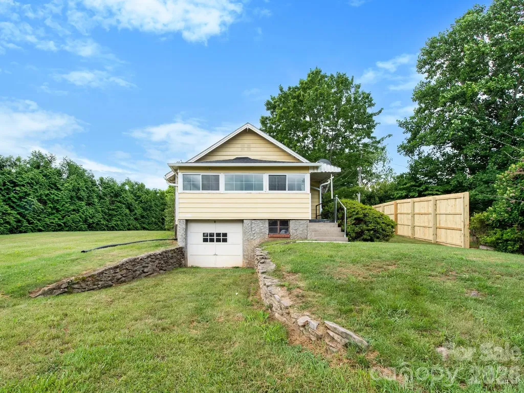 25 Bailey Road Candler NC 28715