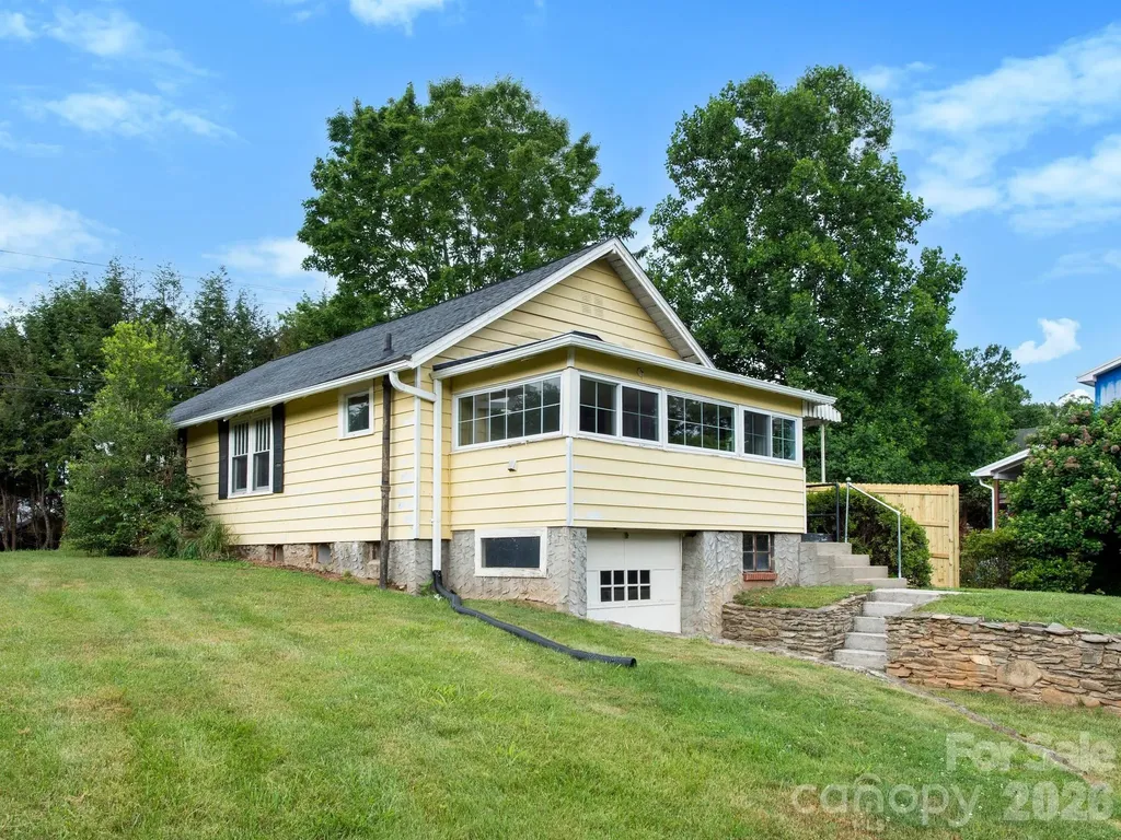 25 Bailey Road Candler NC 28715