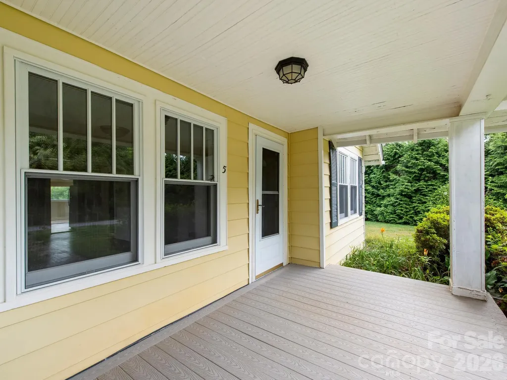 25 Bailey Road Candler NC 28715