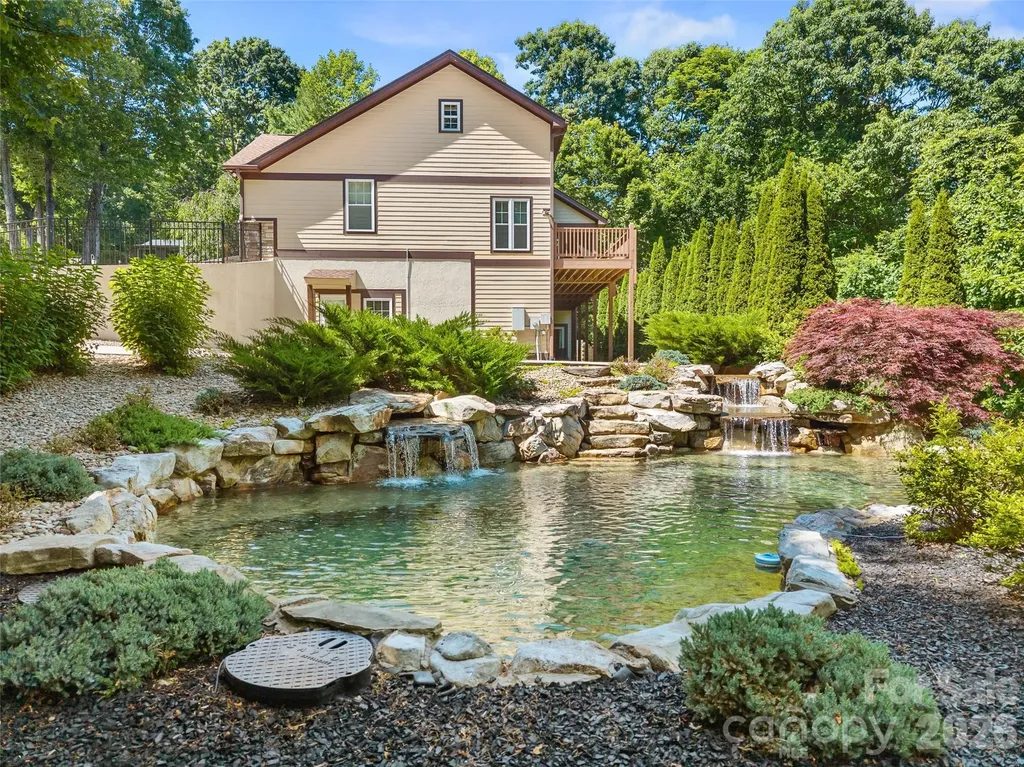 25 Linden Turn S Hendersonville NC 28739