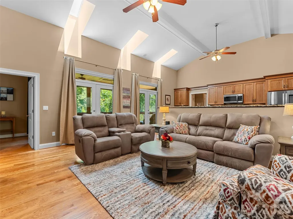 25 Linden Turn S Hendersonville NC 28739