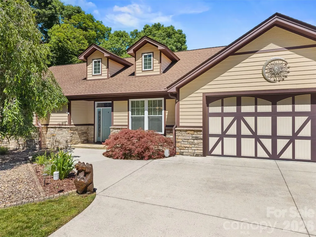 25 Linden Turn S Hendersonville NC 28739