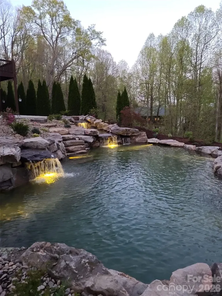25 Linden Turn S Hendersonville NC 28739