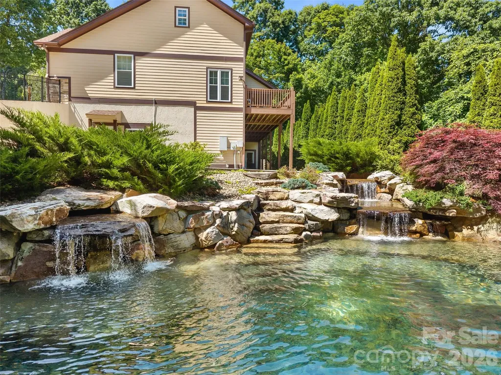 25 Linden Turn S Hendersonville NC 28739