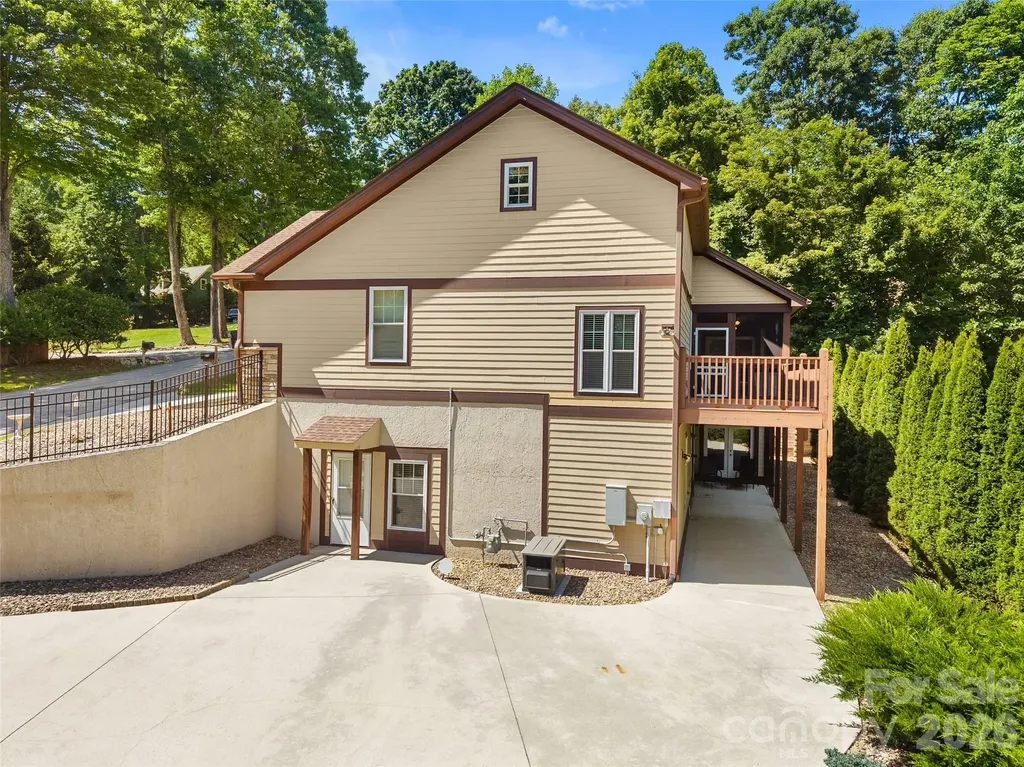 25 Linden Turn S Hendersonville NC 28739