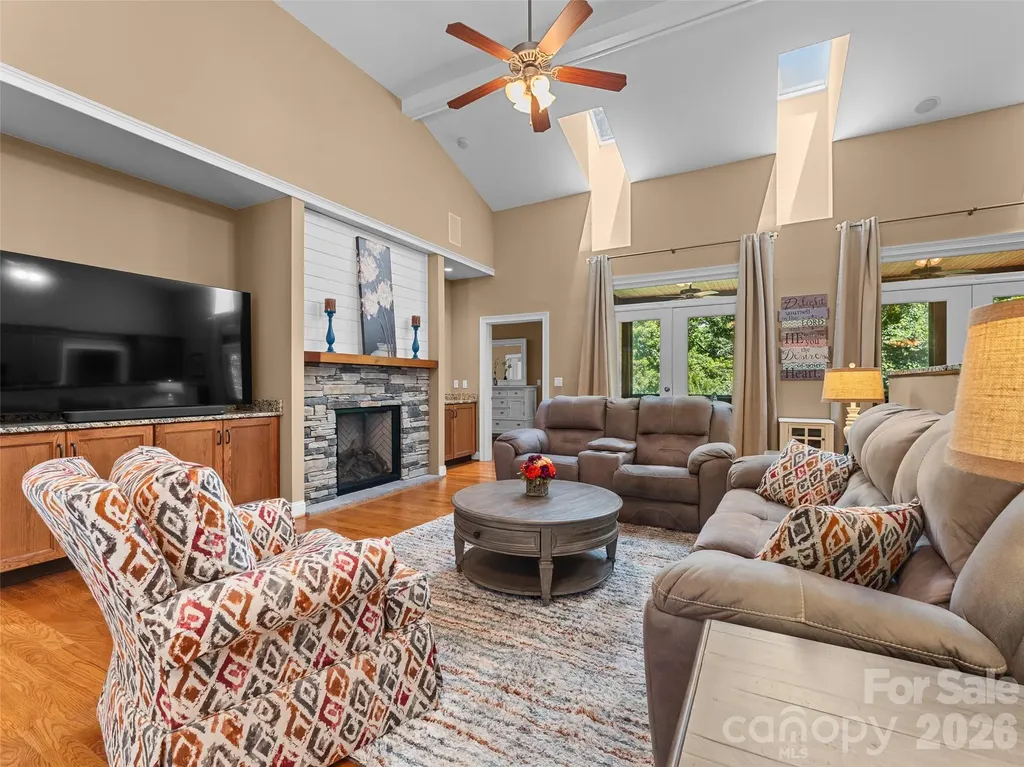 25 Linden Turn S Hendersonville NC 28739
