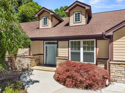 25 Linden Turn S Hendersonville NC 28739