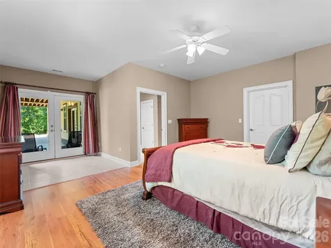 25 Linden Turn S Hendersonville NC 28739