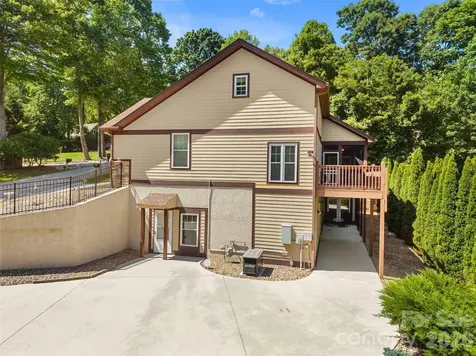 25 Linden Turn S Hendersonville NC 28739