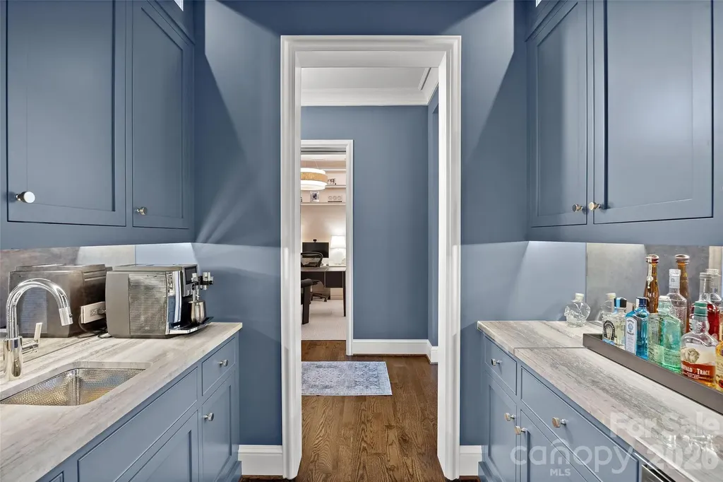 182 Cherokee Road Charlotte NC 28207