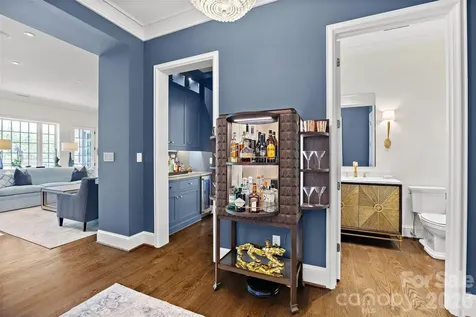 182 Cherokee Road Charlotte NC 28207
