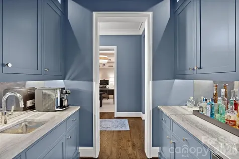 182 Cherokee Road Charlotte NC 28207