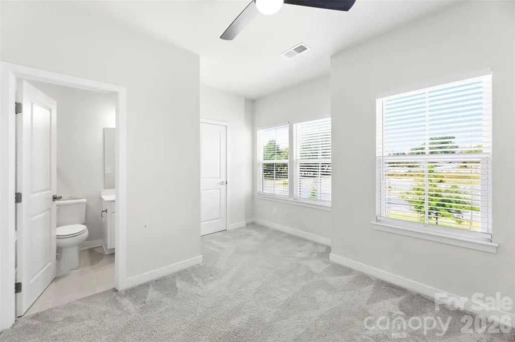 1049 Simcoe Lane Charlotte NC 28217