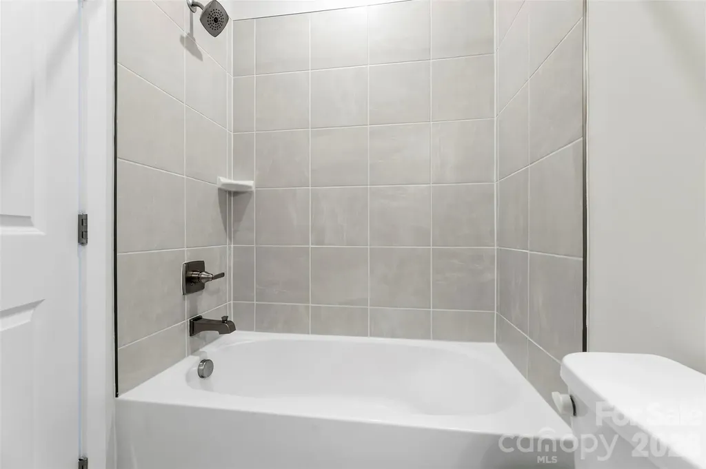 1049 Simcoe Lane Charlotte NC 28217