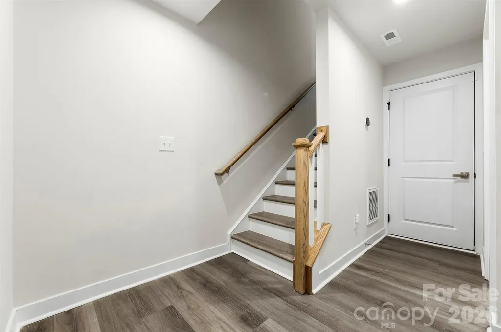 1049 Simcoe Lane Charlotte NC 28217