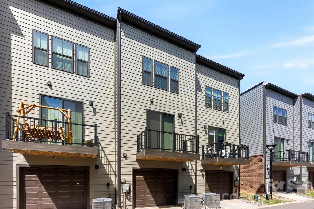 1049 Simcoe Lane Charlotte NC 28217
