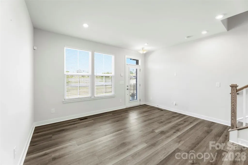 1049 Simcoe Lane Charlotte NC 28217