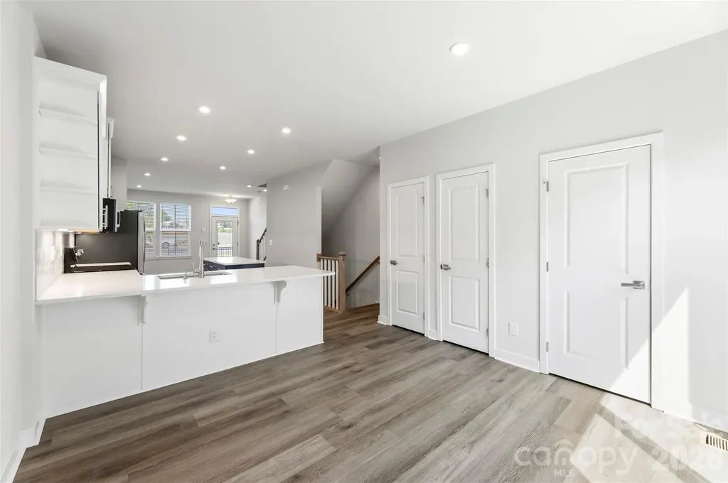 1049 Simcoe Lane Charlotte NC 28217