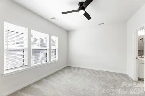 1049 Simcoe Lane Charlotte NC 28217