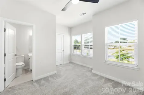 1049 Simcoe Lane Charlotte NC 28217