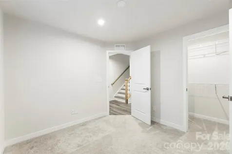 1049 Simcoe Lane Charlotte NC 28217