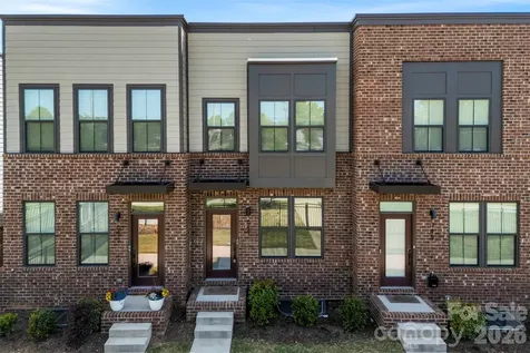 1049 Simcoe Lane Charlotte NC 28217