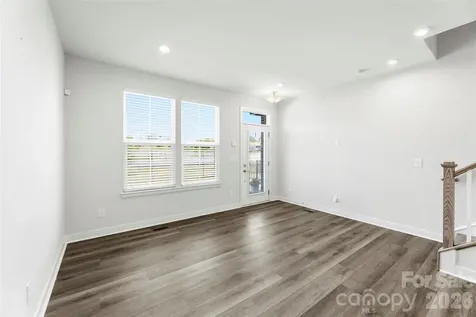 1049 Simcoe Lane Charlotte NC 28217