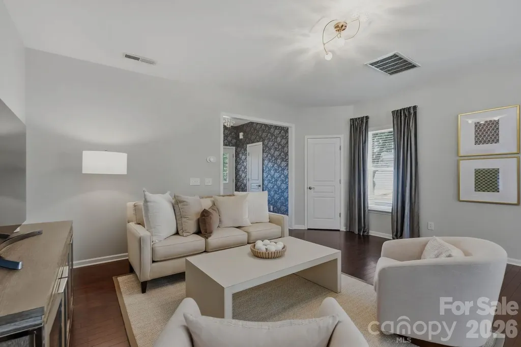 2403 Diplomat Lane Charlotte NC 28210