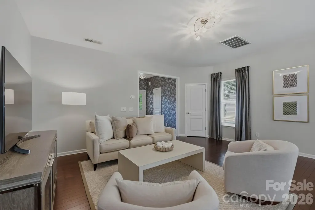 2403 Diplomat Lane Charlotte NC 28210