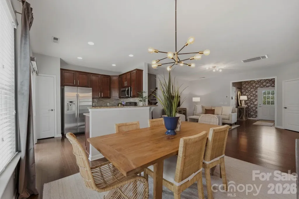 2403 Diplomat Lane Charlotte NC 28210