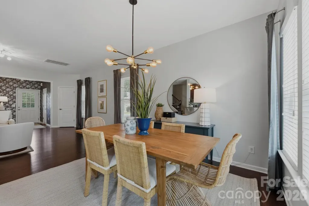 2403 Diplomat Lane Charlotte NC 28210