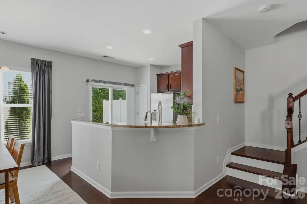 2403 Diplomat Lane Charlotte NC 28210