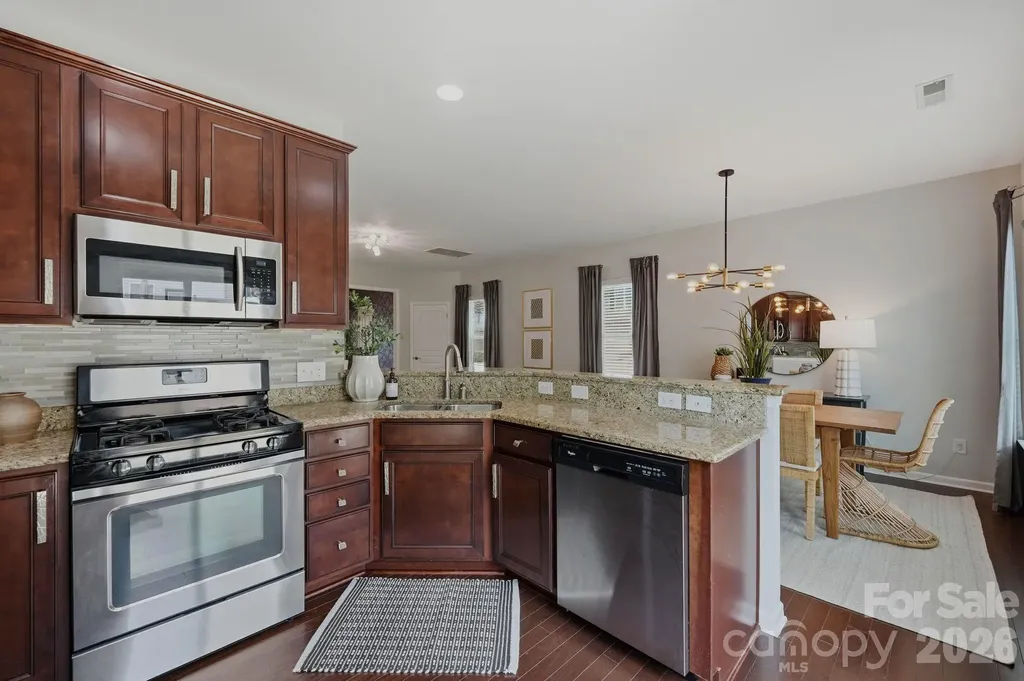 2403 Diplomat Lane Charlotte NC 28210