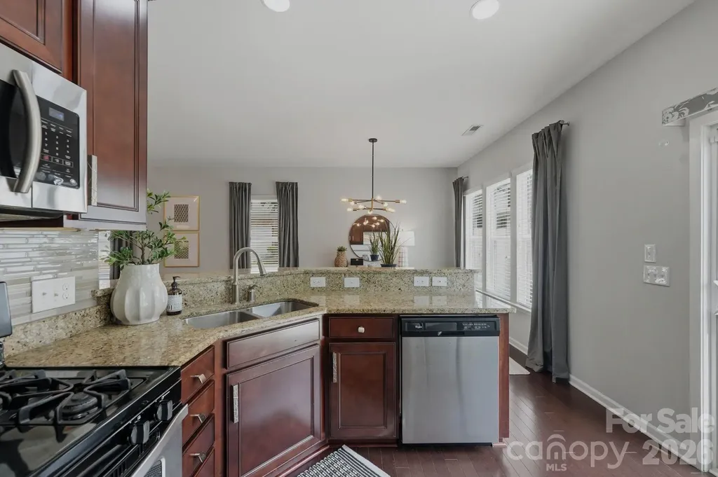 2403 Diplomat Lane Charlotte NC 28210