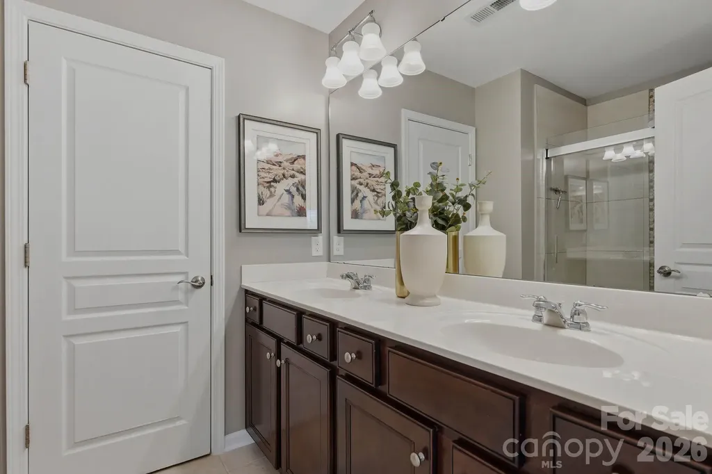 2403 Diplomat Lane Charlotte NC 28210